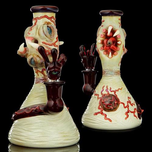 piecedr:Artist🎨: @saltglassPhoto by📸: @_sgsphotography    _______________________________________________ #glassofig #heady #headyart #headyglass #bestofglass #boro #borosilicate #boroofig #thousanddollarsmoke #functionalglassart #art #glassporn