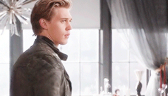 dsvefranco:  The Carrie Diaries S2E09 + Sebastian Kydd. 