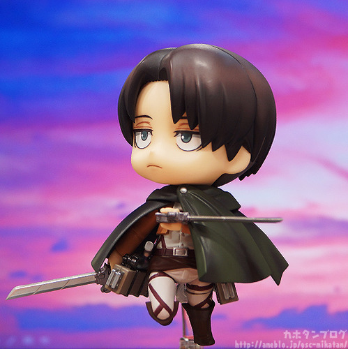 ohheichou:  plastichusbando:  お待たせいたしました＼人類最強！／「ねんどろいど リヴァイ」で遊んでみた！  OMG THE LAST ONE GIMME OMG 