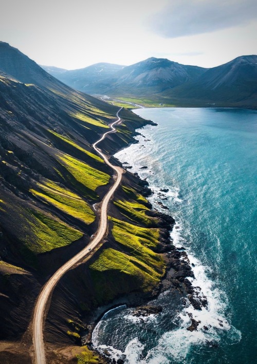 utwo:  Iceland Road© H. Kristleifsson