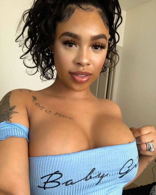 famousbeauy:  IG: realpandasupreme  sexy