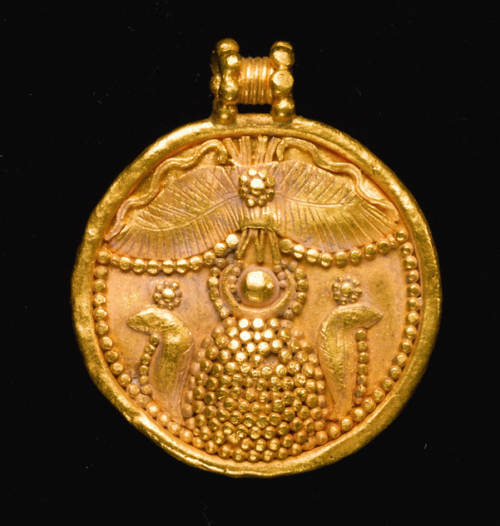 archaicwonder:Carthaginian Gold Pendant, 7th-6th Century BCThe disk pendant composed of two pressed 