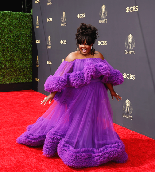 18kgold:blueinaseaofred:zacharylevis: NICOLE BYER2021 | 73rd Primetime Emmy Awards, Los Angeles (Sep