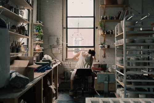 The inspiring work of the Brooklyn-based potter Helen Levi | Photo by Zachary Gray for Elizabeth Suz