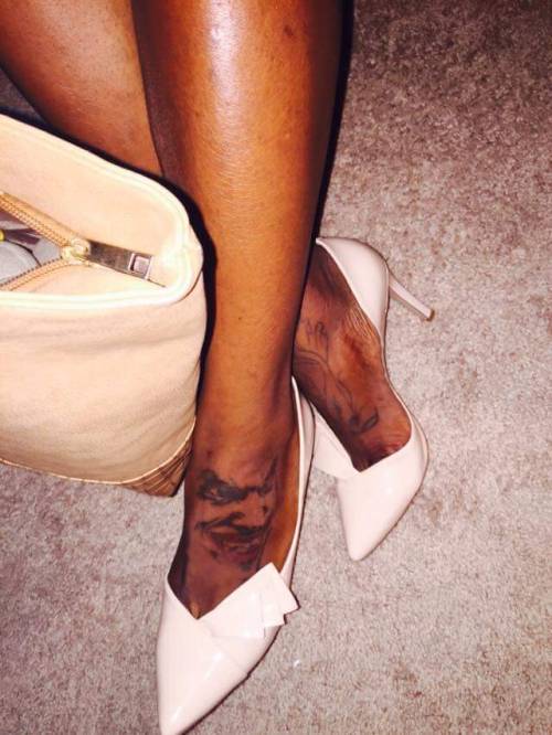 As requested pretty from head to toe #Feet shoe game on FLEEK ! PEDI game on FLEEK !!!