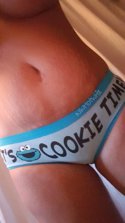 nwhotwife: IT’S COOKIE TIME! NOM NOM NOM! Yumm cookies