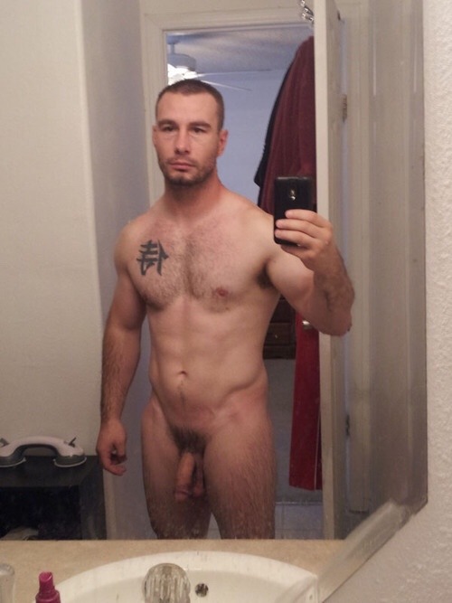 mystraightfriend:  Mystraightfriend.tumblr.com  Woof