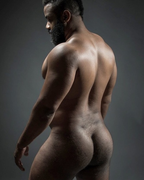 asskingz:  Ass on a Monday niiiight!