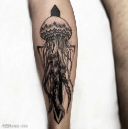 dubuddha-tattoo:  Calf Dotwork Jellyfish