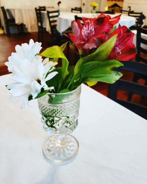 I bet your #bedandbreakfast doesn&rsquo;t have a #4coursebreakfast and #freshflowers  Little Fre