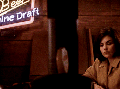 gloriadenton: I’ll see you in the trees Under the sycamore trees Or: The Black Lodge and the R