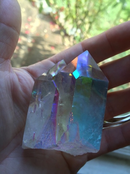 ✨Angel Aura is used in meditation and can help one meditate on finding the proper course of action i