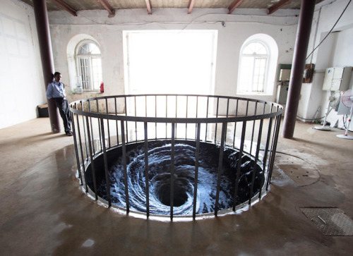 mymodernmet:Famed artist Anish Kapoor is back with an intriguing installation titled Descension at t