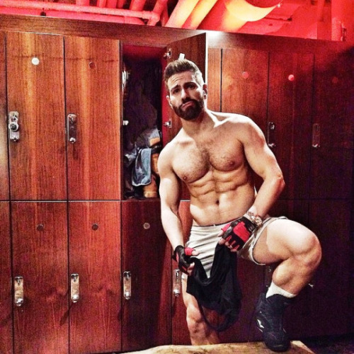furrypty:  http://furrypty.tumblr.com/ – a blog to indulge your senses with the beauty of male shapes.