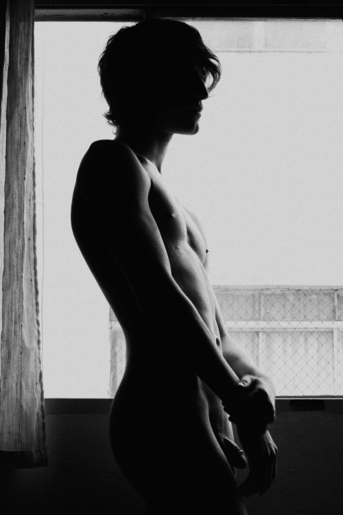 evakvaltersn: Isak Appreciation Week: Day one ↳ Favorite Clip ★ Mekke øl