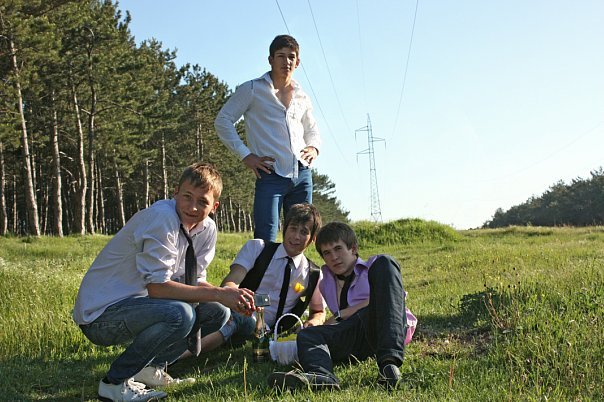 nikitagutsu:  A Boy and His Posse
