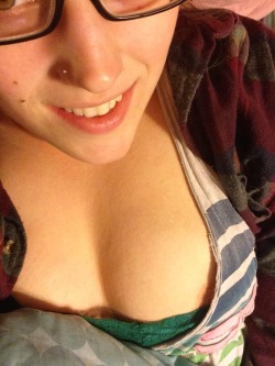 larsulrichandtherealgirl:  Peekaboob. 