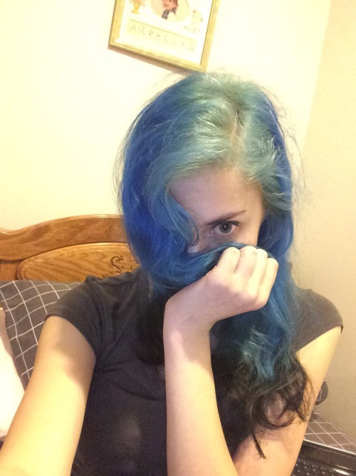 arikkay: Don’t think I’ve posted any pics yet of the blue, so here ya go ^^
