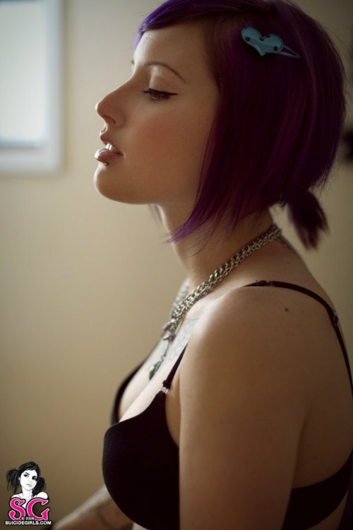 sglovexxx:  Glitch Suicide