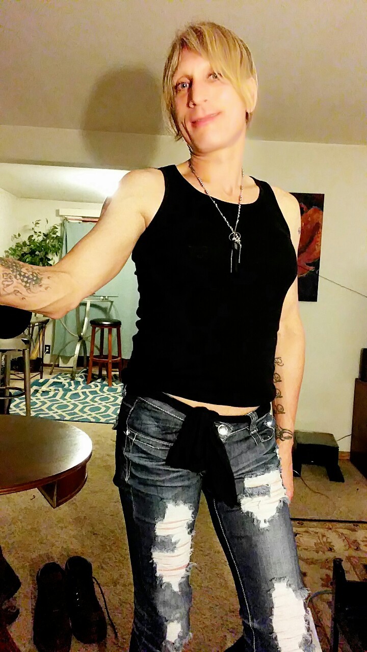 tobyamber200869:  Yummy boys…I love males assholes💋 