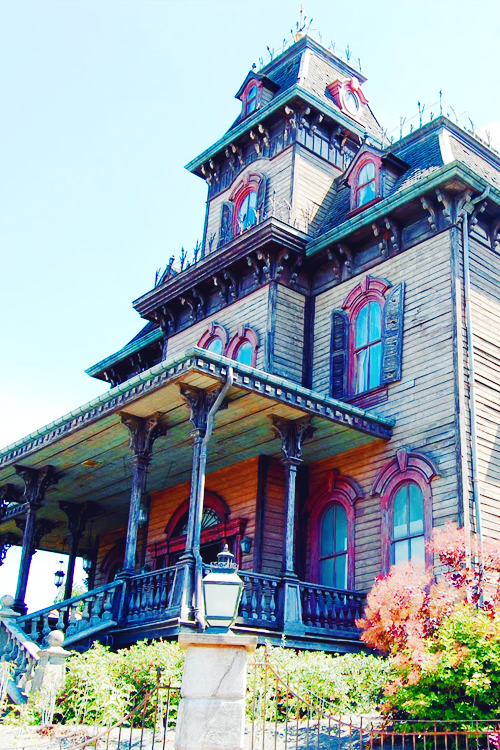 mickeyandcompany:  Haunted Mansion phone backgrounds. Feel free to use it. 