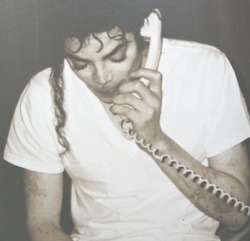 themiseducationoflife:  a-hotkisshoney:  allthedevilsareherexx:  to all the ignorant shit for brains…. this is michael jackson, NATURAL, no make up, no cover ups, just him. do you SEE ALL THAT. all those spots and patches, on his arms and on his face…
