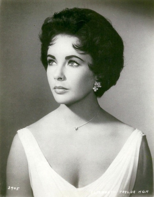 Elizabeth Taylor in “Cat on a Hot Tin Roof” (1958)