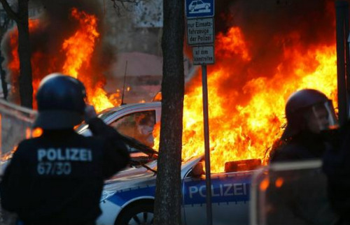 fuckyeahanarchopunk: ‪#‎Frankfurt‬ ‪#‎Germany‬ - Clashes erupted during the demonstration against th