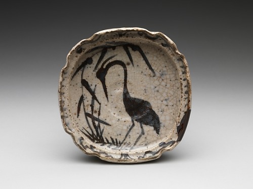 Bowl with Heron in Reeds Period: Momoyama period (1573–1615)Date: late 16th centuryMedium: Stoneware