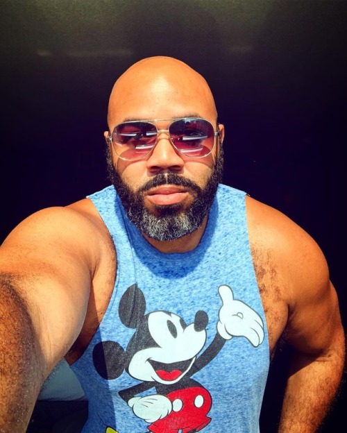 bearhub: www.instagram.com/4everdcd/ Such a sexy fella.