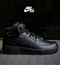 Shoe-Pornn:  Nike Air Force 1-Mid-Black/Black.