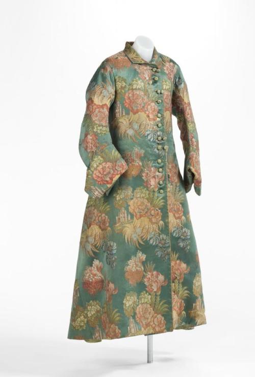 fripperiesandfobs: Banyan, 1730-50 From the National Gallery of Victoria