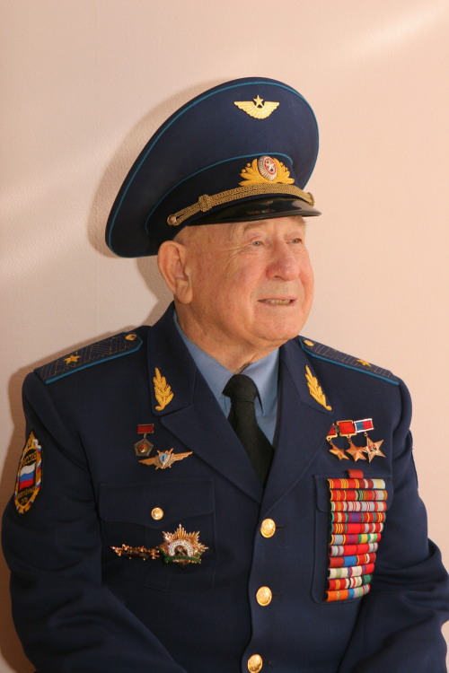 enrique262:Cosmonaut Alexey Arkhipovich Leonov (Алексе́й Архи́пович Лео́нов), the first human being 