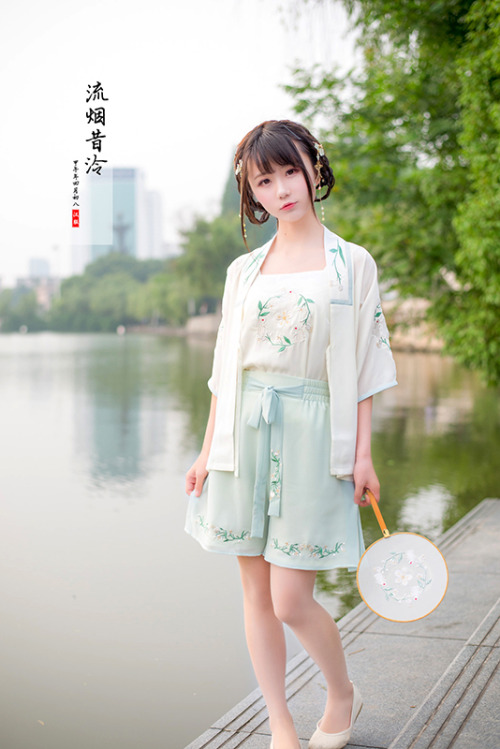 hanfugallery: Modified Chinese hanfu | Most by hanfu stodio 鹿韵记 The last one by 流烟昔泠