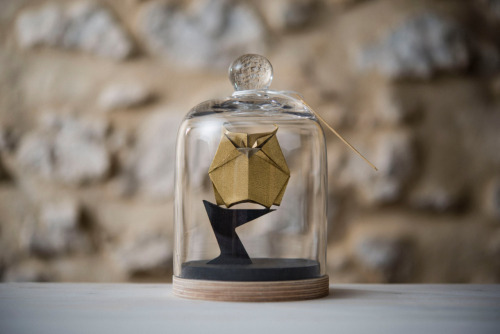 bestof-etsy:Elegant Origami Sculptures by Floriane Touitou Parisian boutique FlorigamiShop features stunning and elegant animal origami sculptures by artist Floriane Touitou. Since 2014, Touitou has been constructing handmade unicorns, dragons, and