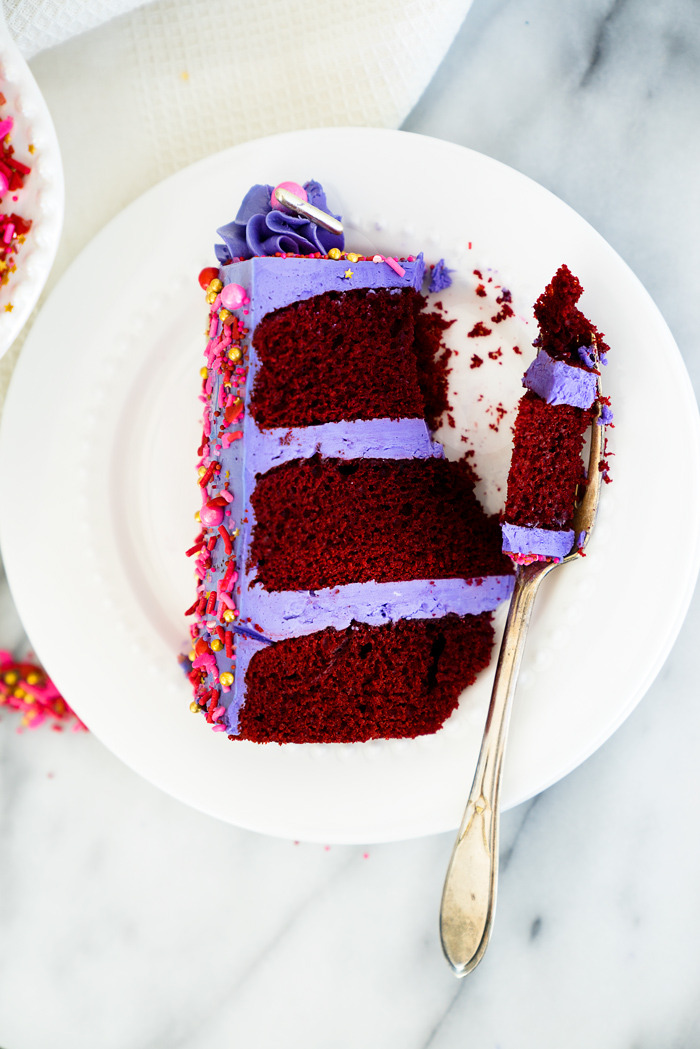 vaselinecats:sweetoothgirl:  VALENTINES RED VELVET CAKE RECIPE @jemandtheholograms