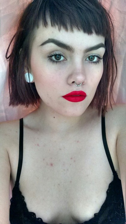 e-brat:i was tagged by @hardcorism to do the six selfies thing but i couldnt decide on just six so h