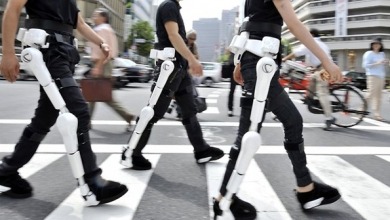 cerebralzero:  futurist-foresight:  Another step closer for exoskeletons as Japan`s