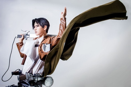 idratherbeinkonoha: mikkynga: the-federal-show: Shingeki No Kyojin - L’Attaque des TitansRivai