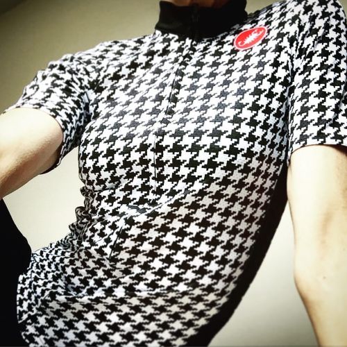 crossgram: From seriously seductive to irresistible. Custom made #castelli#castellicycling by #fou
