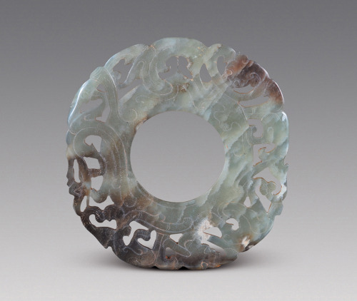 Dragon and tiger jade disk,Three Kingdoms,Engraved with dragon and tiger patterns on both sides, thi