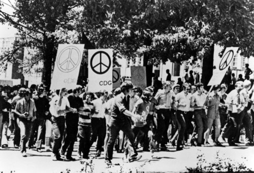 Students protesting with peace signs. Raleigh, NC, circa 1971.(via NCSU Libraries)