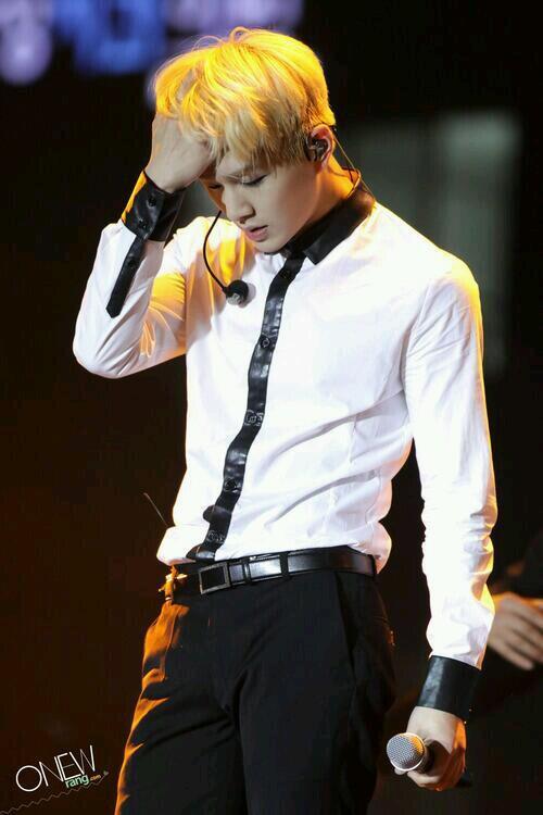 bakafirefly:  Daily Dose of Onew  #118 Sexy Onew Special