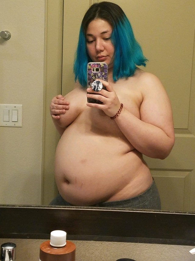 couchqueenie:I can’t believe how fat