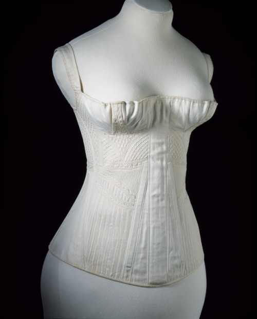 omgthatdress:Corset1825-1835The Victoria & Albert MuseumThere you go, 1830s…more norm