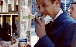 queenrafferty:  Harvey Specter + Eating