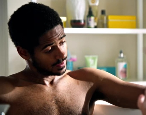 hotashellcelebmen:  More here :https://auscaps.me/2017/02/27/alfred-enoch-shirtless-in-how-to-get-away-with-murder-3-10-were-bad-people/
