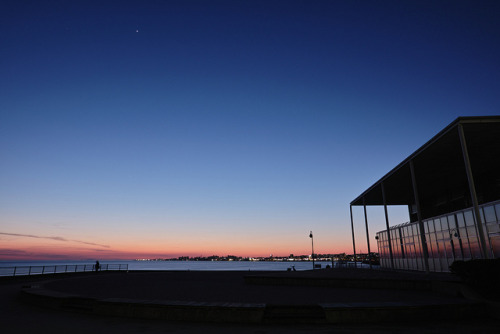 gravitationalbeauty:  First Star by halfrain