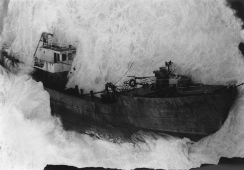 themagicaljellyfish:gameraboy:The Gibson family has taken thousands of striking shipwreck photos, fr