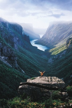 r2&ndash;d2:  Western Brook Pond Fjord, Gros Morne National Park 